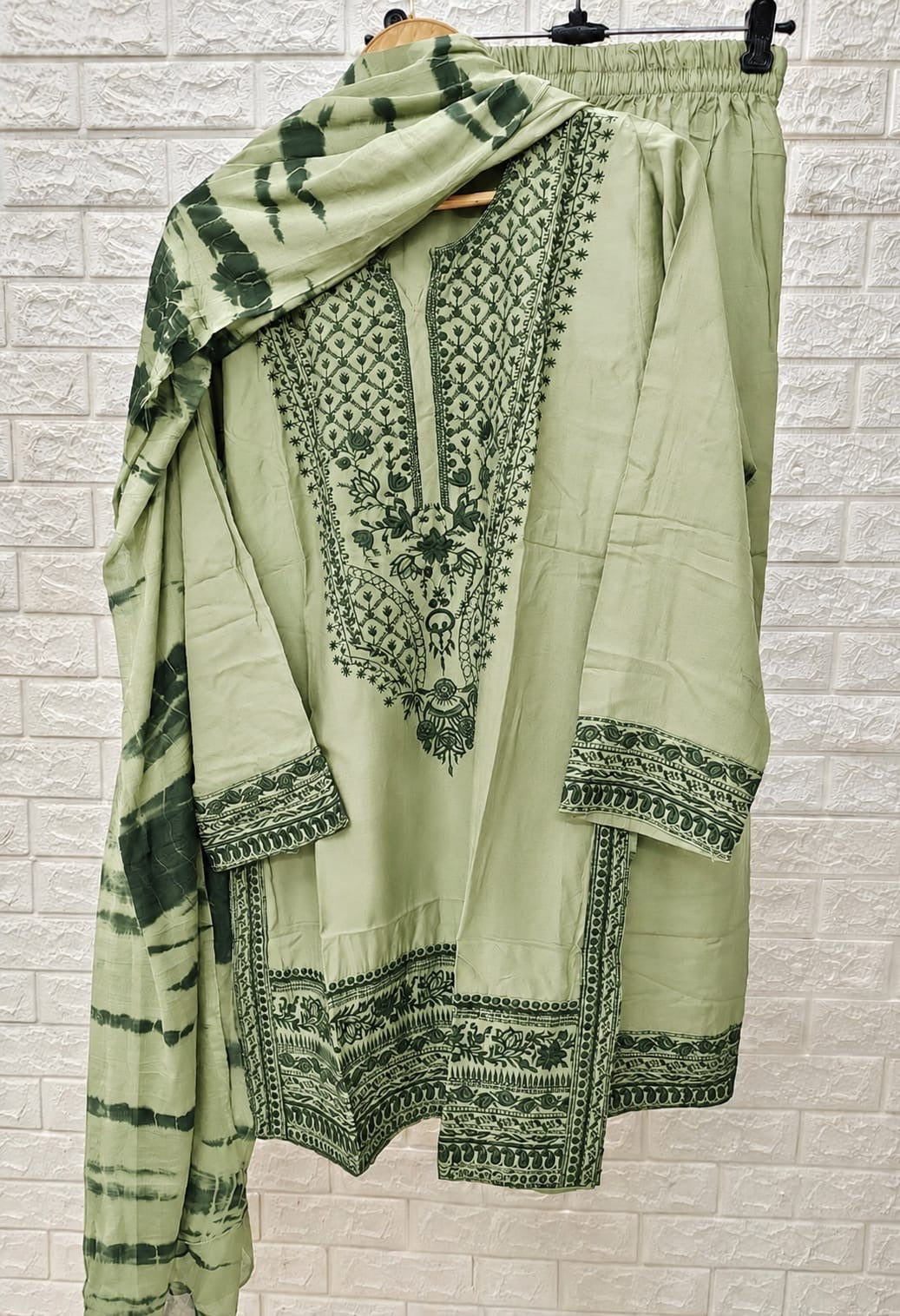 Nooraé Embroidered Cotton Suit Set