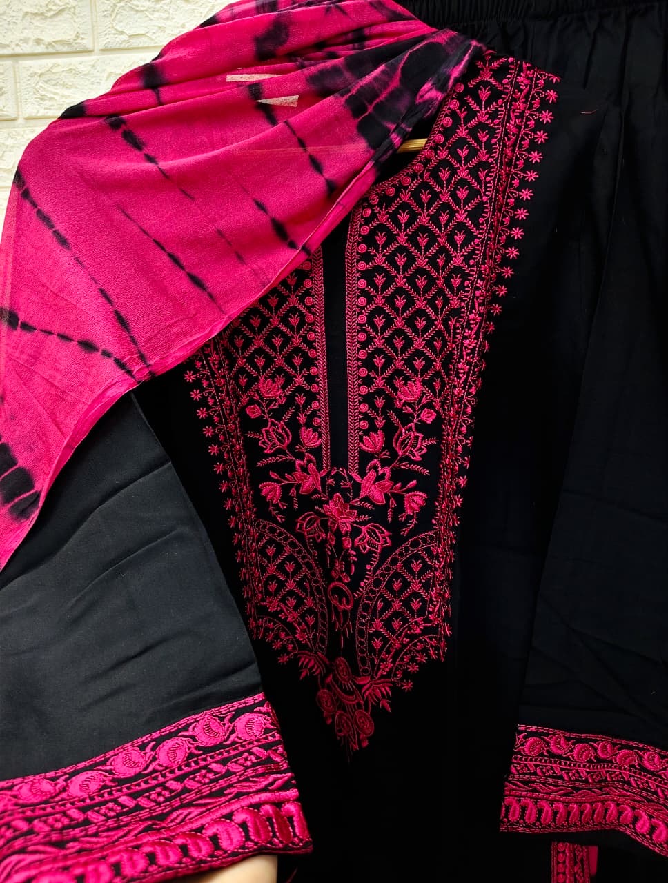 Nooraé Embroidered Cotton Suit Set